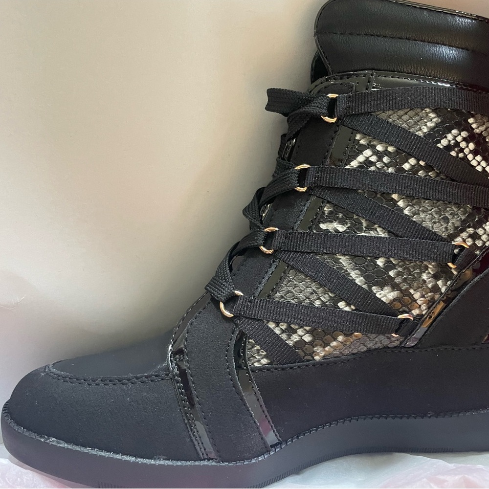 Shoe Dazzle Black and Silver Ankle Booties with Snakeskin Pattern
